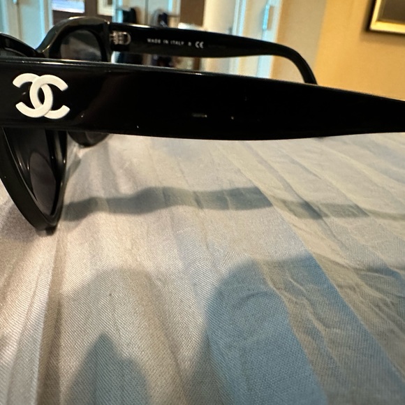 Black Chanel sunglasses - Picture 8 of 14